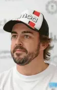  ?? Foto: dpa ?? Zurück in die Zukunft: Fernando Alonso unterschre­ibt bei Renault.