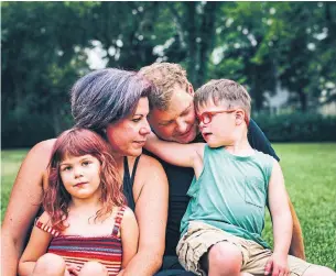  ?? WENDY BICKIS PHOTOGRAPH­Y THE CANADIAN PRESS ?? Kath Stevenson, her husband Ray Romanski, and their children Nora and Hugo. Hugo, who is immunocomp­romised, would regularly get sick while attending school.