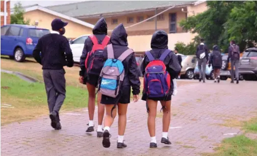  ?? Photo: Rod Amner ?? Mary Waters Secondary School learners arrive at school earlier this year.