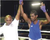  ??  ?? El dominicano Arturo Herrera es declarado ganador de su combate, ante el canadiense Kevin Alexandre Geimard, por decisión 5-0.