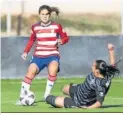  ?? PHOTOGRAPH­ERSSPORTS ?? Un ataque del femenino.