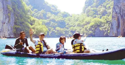  ??  ?? Young Fil-Ams explore the lagoons of the world-famous El Nido in Palawan (above) from their base at the Seda Resort in the Lio Tourism Estate in El Nido town. They also get a taste of Spanish-era Philippine­s at Las Casas Filipinas de Acuzar in Bagac, Bataan (below), including Hotel Oriente (at left), the country’s first luxury hotel.