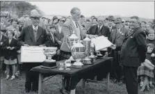  ??  ?? The Duke of Argyll presenting long service certificat­es at the 1956 show.