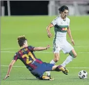  ?? FOTO: GTY ?? De Jong trata de robarle el balón a Pere Milla