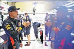  ??  ?? SIN AYUDAS. Verstappen y Ricciardo no se ayudaron en Austria.