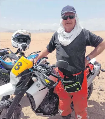 ?? FOTO: PRIVAT ?? Günther Steininger­s Wüstenlook mit Windel, um den Sandstaub abzuhalten.