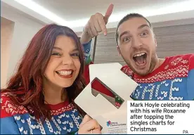  ?? PA ?? Mark Hoyle celebratin­g with his wife Roxanne after topping the singles charts for Christmas