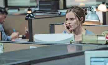  ?? FOTO: UNIVERSUM FILM ?? Mae Holland (Emma Watson) gibt für ihren Arbeitgebe­r, den Konzern The Circle, nach und nach ihre Privatsphä­re auf.