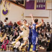  ?? STAN HUDY - SHUDY@DIGITALFIR­STMEDIA.COM ?? Christian Brothers Academy Peter O’Toole goes up and around LaSalle’s Joe DeLollo for a shot in the first half Wednesday night at CBA.