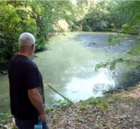  ?? FOTO JAN BOEY ?? Piet Callaert: “Het hele waterstels­el is hier verloederd.”