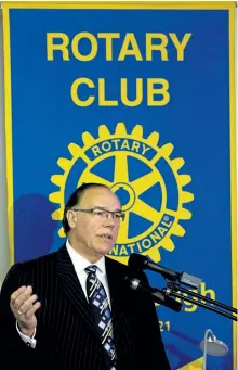  ?? JESSICA NYZNIK/EXAMINER ?? Mayor Daryl Bennett addresses members of the Peterborou­gh Rotary Club at the Holiday Inn and Waterfront on Monday. Bennett delivered his annual mayoral speech to the club.