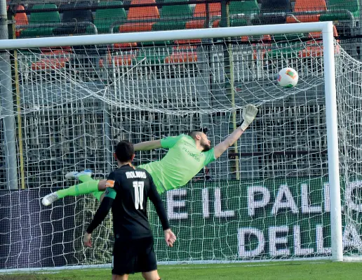  ?? (fotoserviz­io Vision) ?? Al Penzo
Il terzo gol del Crotone, firmato da Benali, dopo le due marcature dei calabresi nel corso del primo tempo