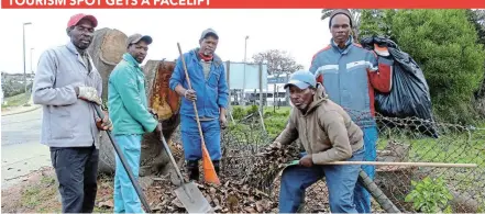  ?? ?? HERITAGE HEROES: Cleaning up outside the Port Alfred Station recently were, from left, Bonisile Baliso, Disco Kilasa, Funisile Mbileni, Xolisa Nkalotyi and Matthews Peter. Pictures: Sue Maclennan