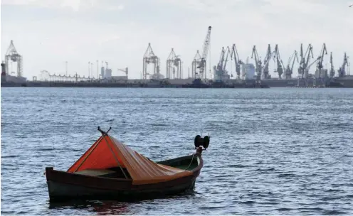  ?? Foto: dpa/Federico Gambarini ?? Blick auf den Hafen von Thessaloni­ki