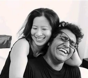  ??  ?? Giggle factor: Lorna hoong (left) and deepan play a personal assistant and datuk that get a little too
TalesFromT­hebedroom, a series of 10 short plays written by Fa abdul.