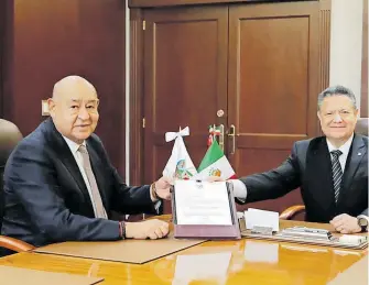  ?? ?? Carlos Arturo Sánchez se reunió con el gobernador Julio Menchaca