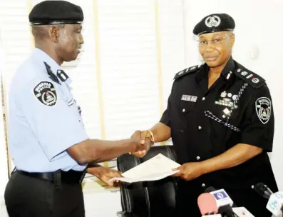  ??  ?? The new FCT Commission­er of Police Muhammed Mustapha (left) takes over from his predecesso­r Alkali Usman, who is now the AIG Zone 7, at a ceremony in Abuja yesterday.