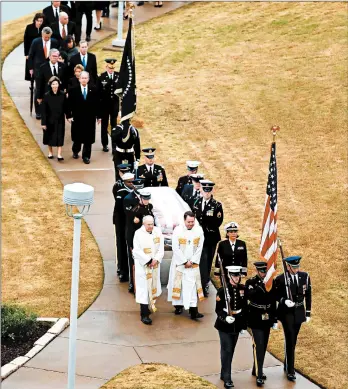  ?? JEFF ROBERSON/GETTY ?? The flag-draped casket of former President George H.W. Bush is carried by a joint services honor guard followed by family members Thursday in College Station, Texas.