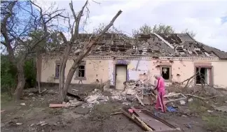  ?? ?? Ukrainian woman, 3 children survive house bombing