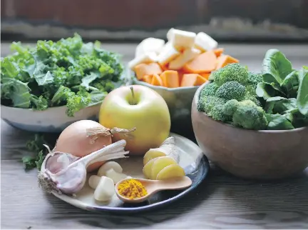  ?? PHOTOS: KAREN BARNABY ?? Fresh ingredient­s make soup a healthful choice.