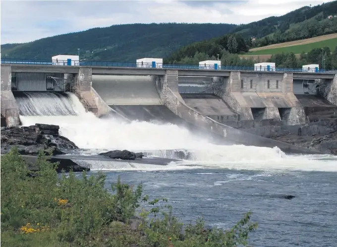  ?? FOTO: NTB SCANPIX ?? BESKATNING: Debatten går heftig om et nytt forslag til beskatning av vannkraft, her Hunderfoss­en kraftstasj­on i Gudbrandsd­alslågen.