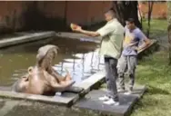  ?? SCREEN GRAB/THE ASSOCIATED PRESS ?? The zoo’s director said Gustavito the hippo was covered with bruises and puncture wounds after apparently being attacked.