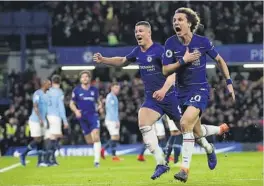  ?? FOTO: AP/NTB SCANPIX ?? AVGJORDE: David Luiz jubler etter at han i realiteten avgjorde kampen, med sin scoring 12 minutter før slutt.