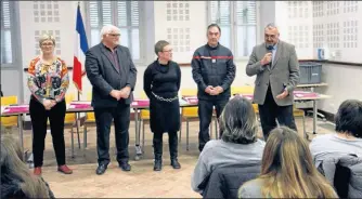  ??  ?? M. Le préfet Besnard, Le Lieutenant Colonel Baclet, Mme Le Vent, M. Hébrard, et Mme Riols.