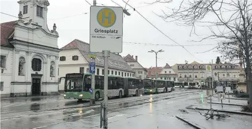  ??  ?? Graz-Linien wie Regionalbu­sse werden weiter über den Griesplatz fahren – aber deren quer liegende Haltebucht­en sollen verlegt werden