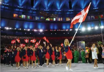  ??  ?? Caroline Wozniacki var fanebaerer ved OL i Rio i 2016. »Jeg elsker OL, og det har vaeret et fantastisk kapitel i mit liv,« siger Caroline Wozniacki. Foto: Kai Pfaffenbac­h/Reuters