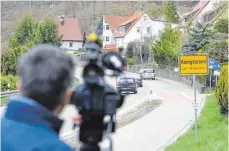  ?? FOTO: DPA ?? Knapp sieben Jahre nach dem Mord an der Bankiersfr­au Maria Bögerl nahm die Polizei in Königsbron­n vergangene Woche einen Tatverdäch­tigen fest.