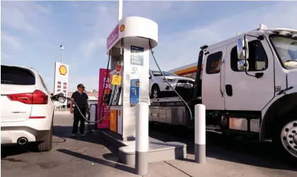  ?? Photograph: Étienne Laurent/EPA ?? A man looks at the screen as he refuels his car at a Shell gas station in Los Angeles, California.