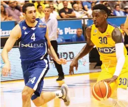  ?? (Adi Avishai) ?? MACCABI TEL AVIV forward Quincy Miller (right) scored a game-high 19 points in last night’s series-clinching 105-68 home win over Karam Mashour (left) and Bnei Herzliya.