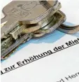  ?? Foto: dpa/Arno Burgi ?? Für viele Menschen wird es immer schwierige­r, eine Wohnung zu finden, die finanzierb­ar ist. Die Fachstelle zur Verhinderu­ng von Obdachlosi­gkeit küm mert sich um die Problemati­k.