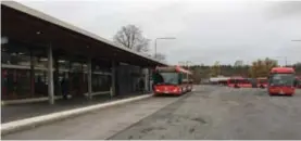  ?? FOTO: HEGE HELLSTRÖM ?? OLYCKA. Det var vid busstermin­alen vid Danderyds sjukhus som en person blev påkörd.