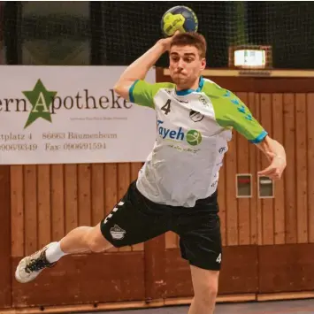  ?? Foto: Szilvia Izsó ?? Vier Treffer gelangen Simon Lechner vom TSV Bäumenheim in Gersthofen. Den Sieg konnte sein Team jedoch knapp nicht davontrage­n.