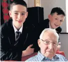  ??  ?? > School boys Jack Brown and Scott Griffin with Ken Goodwin, whose life they saved