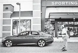  ?? AMR ALFIKY THE NEW YORK TIMES ?? Nichole Jackson delivers a curbside pickup order at Dick’s Sporting Goods in New York. The option has helped the retailer sur vive during the pandemic.