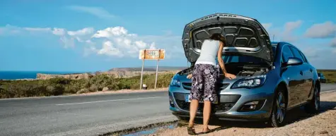  ?? Foto: Florian Schuh, dpa ?? Die Stunde der Wahrheit: Ob eine Mietwagen-Buchung die richtigen Service- und Versicheru­ngsleistun­gen enthielt, zeigt sich oft erst im Ernstfall.