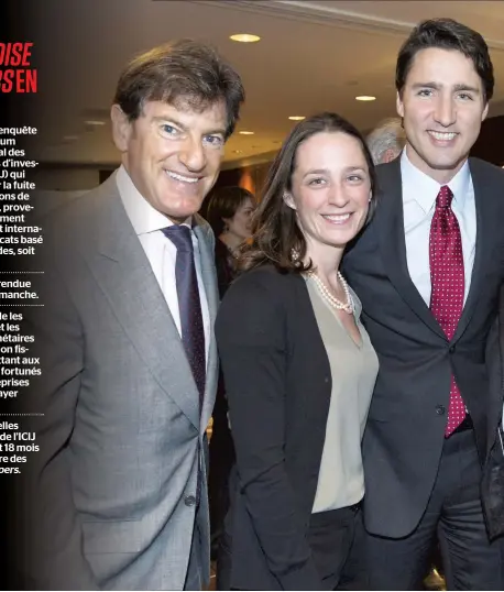  ?? PHOTO D’ARCHIVES ?? Le grand argentier libéral Stephen Bronfman (à gauche) pose en compagnie d’Anna Gainey, la présidente du Parti libéral du Canada, et du premier ministre Justin Trudeau, en 2015, avant son élection à la tête du pays.