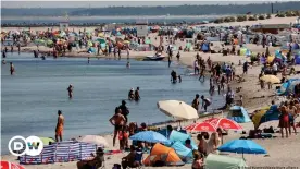  ??  ?? Holidaymak­ers have been thronging Germany's Baltic coast