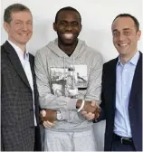  ??  ?? My heroes: Muamba thanks Tottenham fan Dr Deaner (left) and Dr Mohiddin