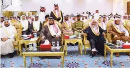  ?? (الوطن) ?? الأمير محمد بن عبدالعزيز أثناء تدشين الحملة