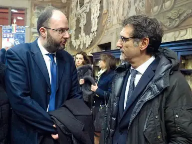  ?? Distanza ?? Il segretario uscente del Pd bolognese, Francesco Critelli, insieme al sindaco Virginio Merola