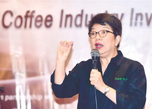  ?? (SUN.STAR FOTO/ARNI ACLAO) ?? ROBUST PROSPECTS. Pacita “Chit” Juan of the Philippine Coffee Board talks about branding and marketing in a trade department-hosted forum
on the coffee industry.