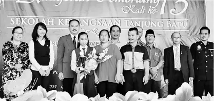  ??  ?? Hazeline Bulan Roland Njok who received the Best Student award with her parents (front row), Togang (third left) and other guests.