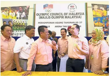  ??  ?? Sport for all: Mohamad Norza (third from left) at the 37th OCM annual general assembly recently. OCM should also promote masters sport.