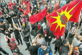  ?? REUTERS ?? Counterpro­testers march near supporters of Quebec antiimmigr­ant group La Meute.