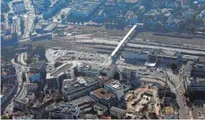  ?? FOTO: ALEXANDER KAYA ?? Am Bahnknoten Ulm stehen in diesem Jahr größere Bauarbeite­n an – er wird mit der Neubaustre­cke nach Stuttgart verbunden.
