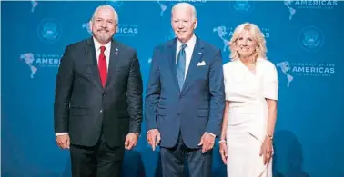  ?? FOTO: EL HERALDO ?? El canciller Reina en la Cumbre de las Américas junto al presidente Joe Biden y su esposa, Jill Biden. Con EE UU se abordará el TPS.
